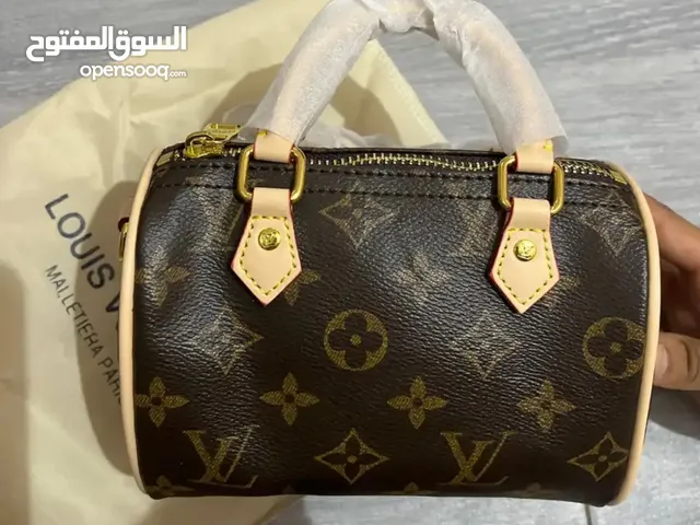حقيبه شنطه ال في Lv مع ستراب جديده لم تستعمل نهائياً حجم نانو _رياض _عوالي_نمار