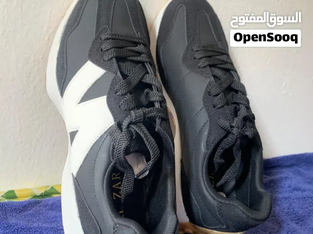 Sneaker shoes