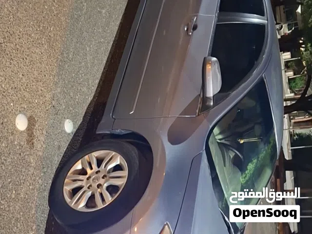 2012 نيسان التيما Standard