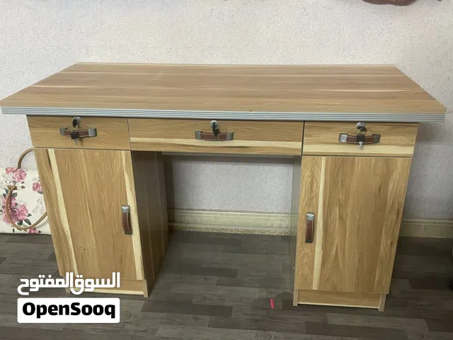 طاولة خشب طبيعي