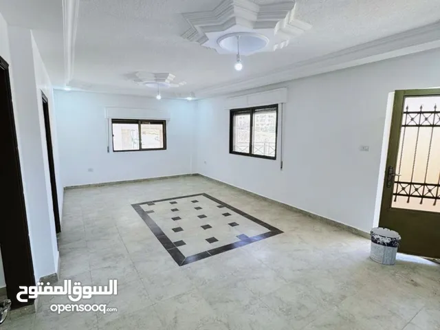 شقة طابق ثالث للبيع في الزرقاء الجديدة بالقرب من مسجد بادي بتشطيبات سوبر
