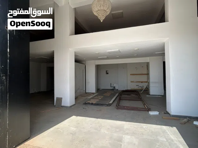 (مدينة العيون) محل تجاري للكراء في مدينة العيون المساحة الإجمالية 220 م باب مدرع وإقامة آمنة