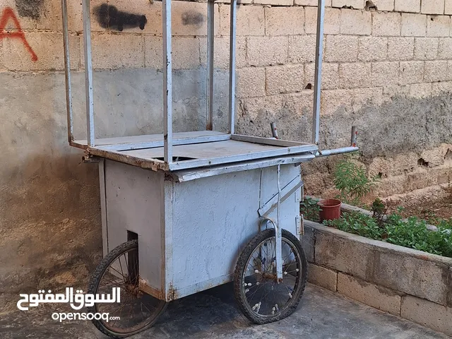 عرباية ذرة تفصيل حديد بحالة ممتازة فيها طباخ ومكان تخزين