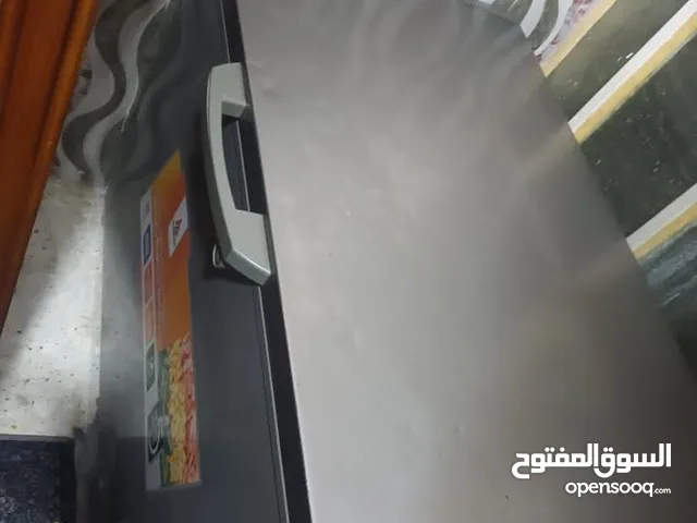 مجمده لون سلفر نضيفه كلش