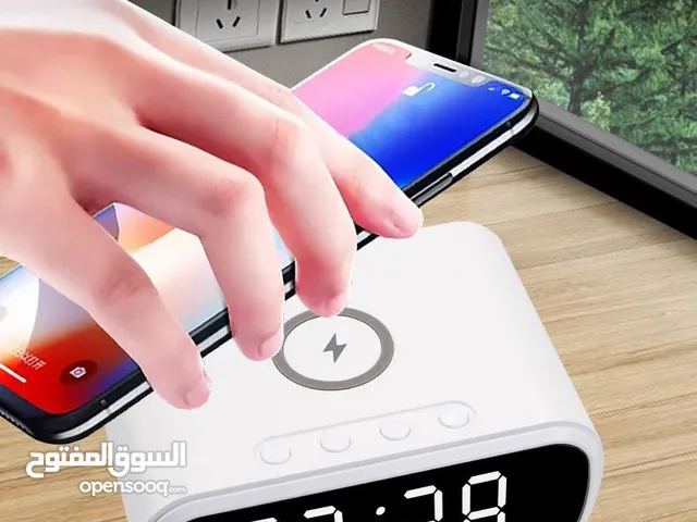*شاحن لاسلكي سريع متعدد الوظائف مع ساعة ومنبه*