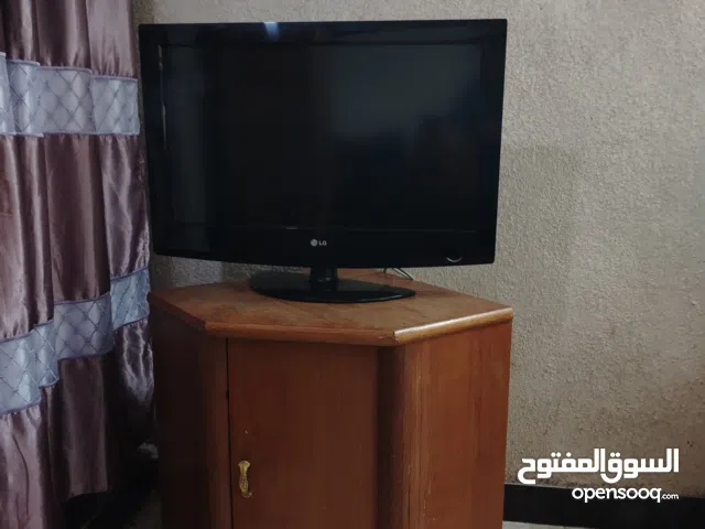 ديكورات خشبيه+ التلفزيونات مع الاثاث نظيفه