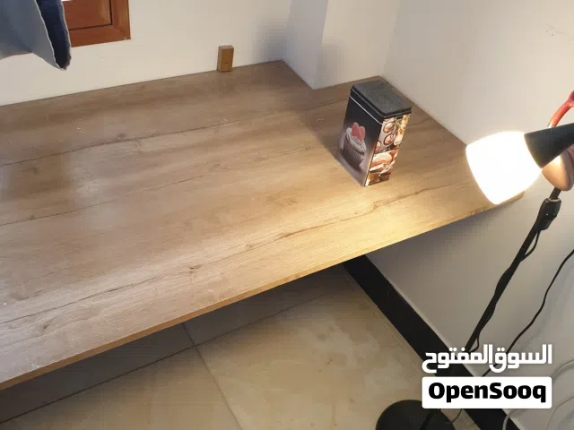 كتب حائطي كبير