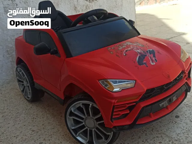 للبيع سيارة ركوب للاطفال على شحن شغاله بدون عيب ومعها الريموت