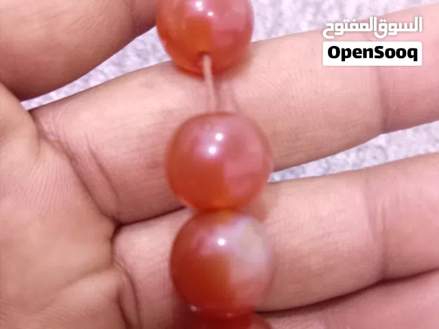سبحه عقيق مشمشي قديمه جدا ثقيله وحبه كبيره ثلث مجزعه قديمه جدا