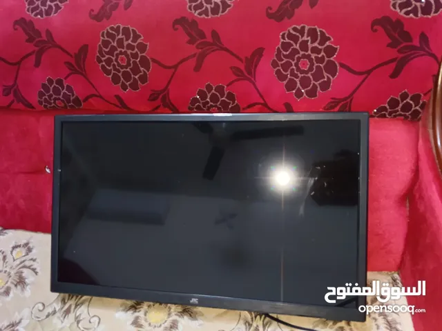 شاشه 26 بوصه تشتغل 12 فولت على الجداحه السياره وعلى الكهرباء