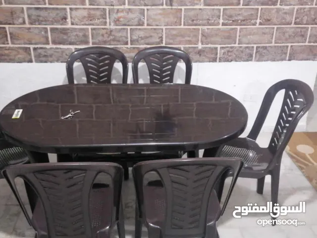 طاوله بسعرررر مغري جدا الله يبارك لصاحب النصيب ويطرحله البركه فيها طاوله ومعها ست كراسي ما شاء بتجنن