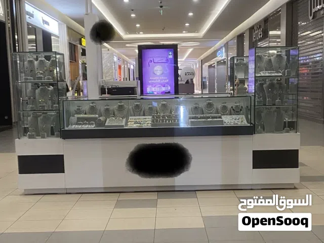 كشك عرض 8 قطع نظيف جداً