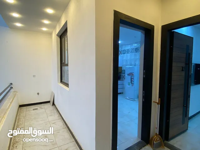 شقة مفروشة جديدة للايجار في المنصور/ موقع مميز