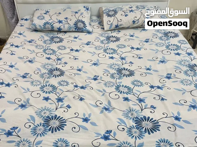 سرير نفرين للبيع خالي من العيوب تماما