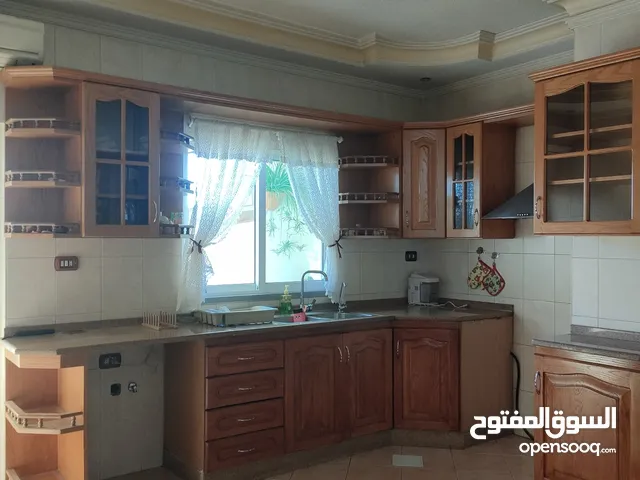 237 m2 4 Bedrooms Apartments for Sale in Amman Jabal Al Hussain