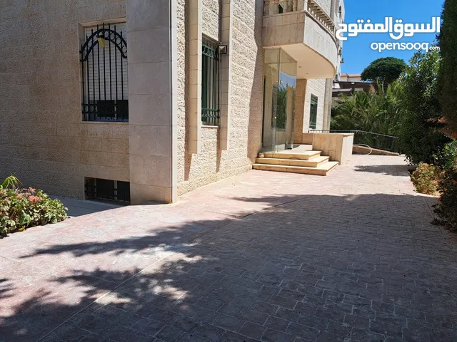 290 m2 More than 6 bedrooms Villa for Rent in Amman Khalda