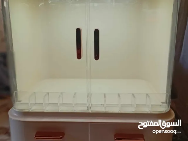 منظم مكياج للبيع المستعجل