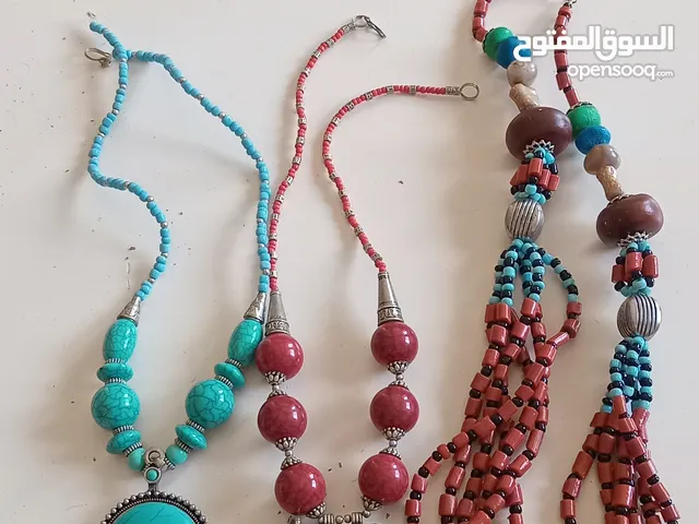 ثلاث قليدات حجر كريم