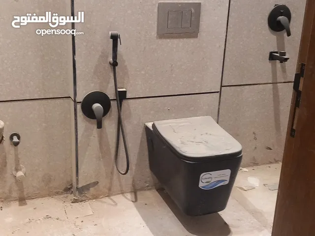 للبيع طقم إكسسوارات دورات مياه (أسود مطفي) القطع جديدة تم تركيبها فقط ولم تُستخدم
