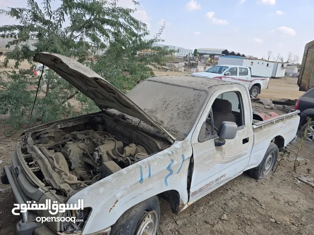 هونداي توسان وأخرى تشليح كما في الصور