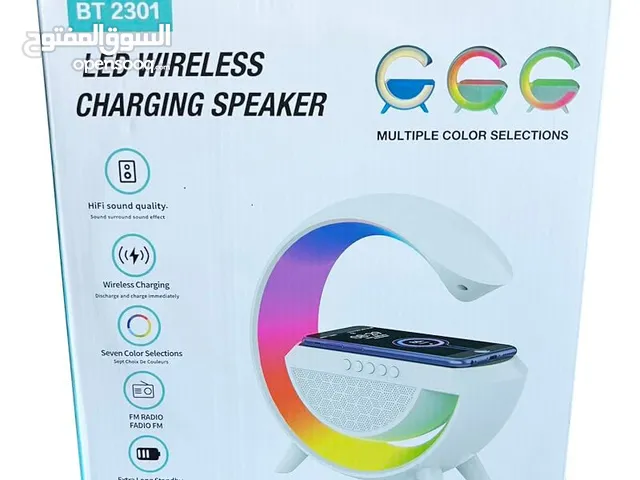 سماعة LED لاسلكية مع شاحن مدمج استمتع بجودة صوت رائعة وإضاءة LED ملونة تضفي لمسة عصرية