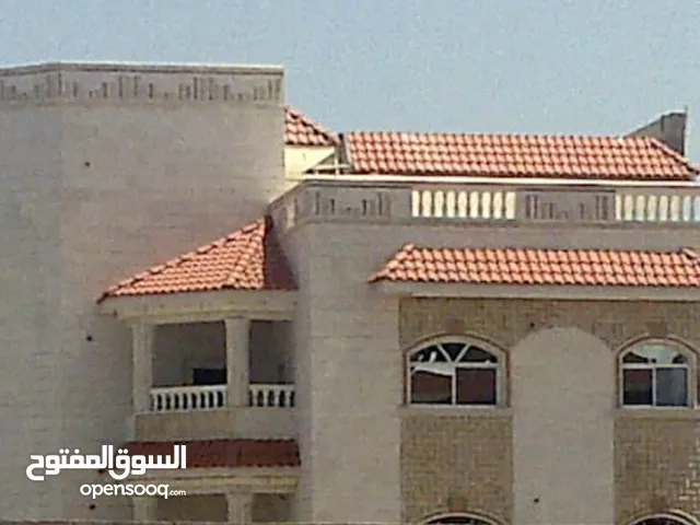 250 M2 9 Bedroom villa for sale in Aden Alareesh beside Aden international airport