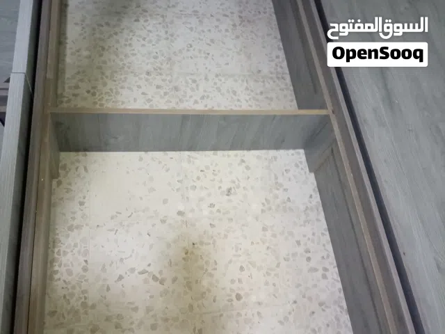 أربع تخوت شبه جديد
