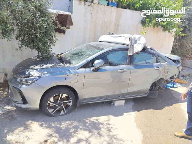البطاريه ما فيها مشاكل من القطع والماتور وكاله