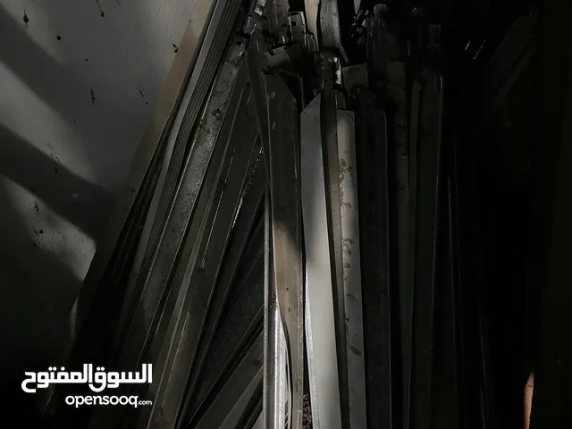 اثاث محل تجاري رفوف سكريت مقاسات مختلفه وزوايا وستاندات وحمالات نثريات مختلفه