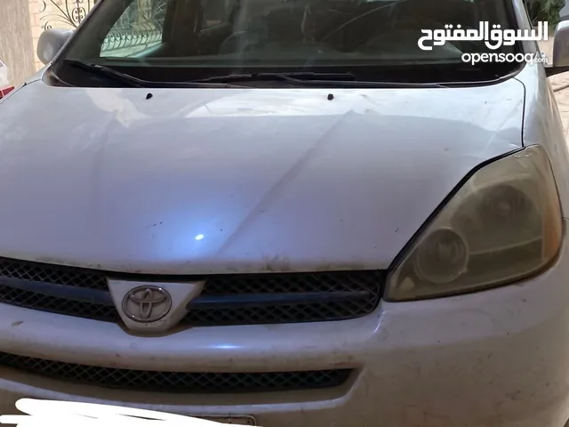 Used Toyota Sienna in Tripoli