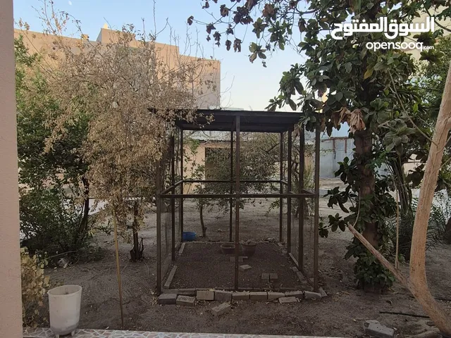 439 m2 4 Bedrooms Townhouse for Sale in Northern Governorate Madinat Hamad