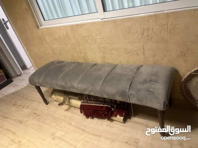 بنش رمادي رجلين خشب