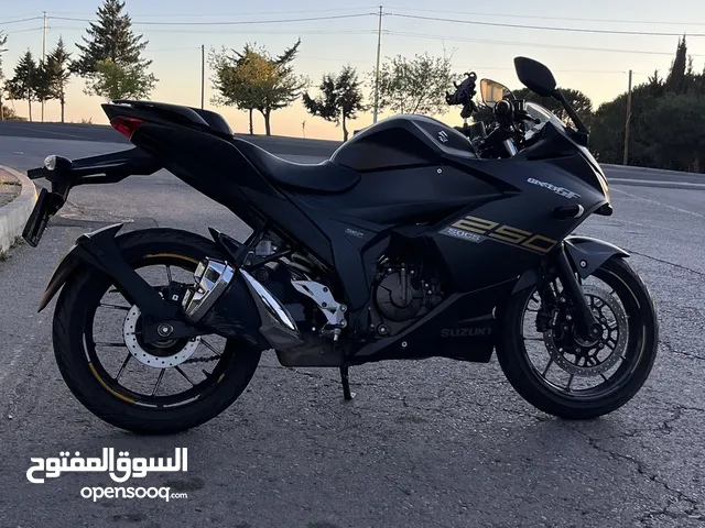 Suzuki gixxer 250 sf بحالة الوكالة