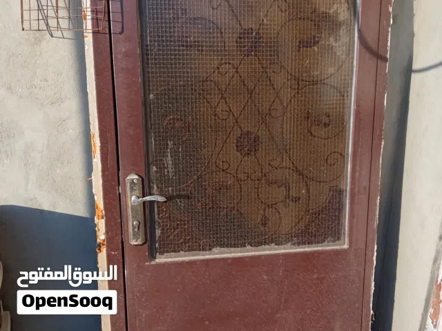 باب حديد بحالة ممتازة