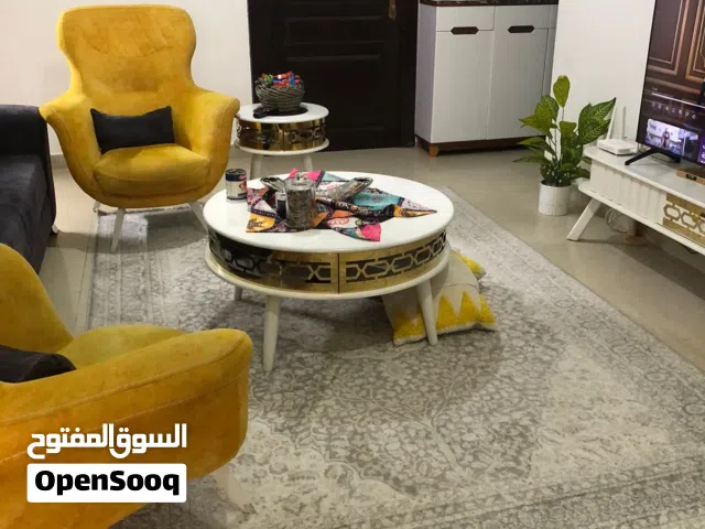 طقم طاولات و2 جانبيات خشب للبيع