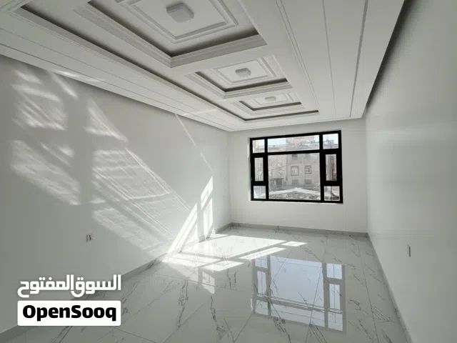 شقق للبيع قسط وانت ساكن لمدة سنتين ف ارقى احياء بيت بوس في برج على شارعين زفلت تشطيبات سووبر لوووكس