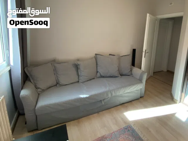 كنبة سرير بحالة ممتازة و جودة عالية للبيع