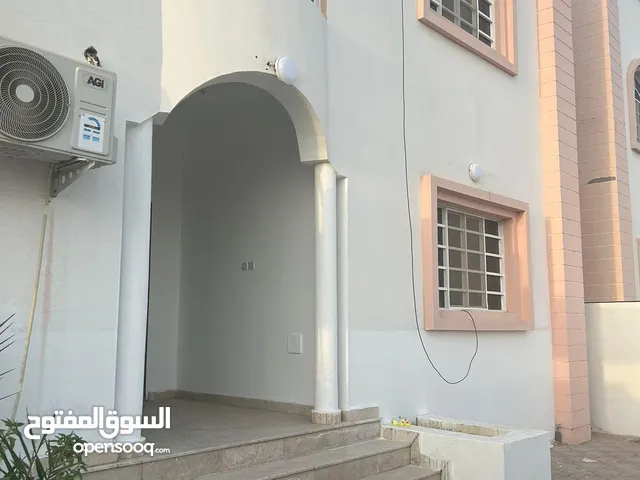 فيلا للايجار المعبيله قريب مستشفي بدر السما/Villa for rent in Al Maabilah Near Badr Al-Sama Hospital