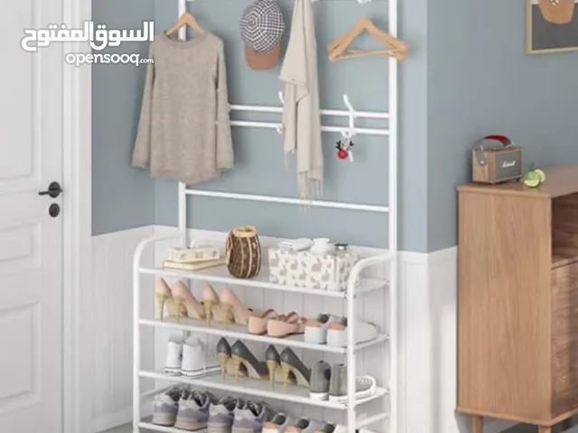 بدك تعلقي ملابسك وتخففي من عجقه الخزانه او تحطيهم لا الاستعمال السريع ما الك حل غير الستاند المجوز ا