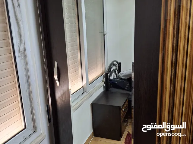 غرفة نوم شبابية للبيع