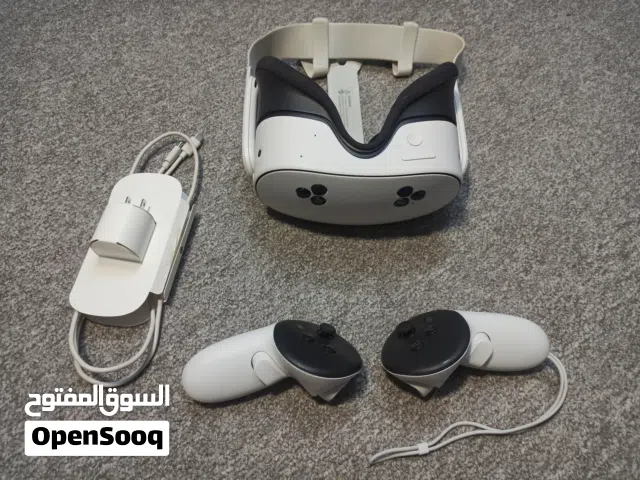 نظارة ميتا كويست s3 نظيفه جدا بكامل ملحقاتها وكرتونها