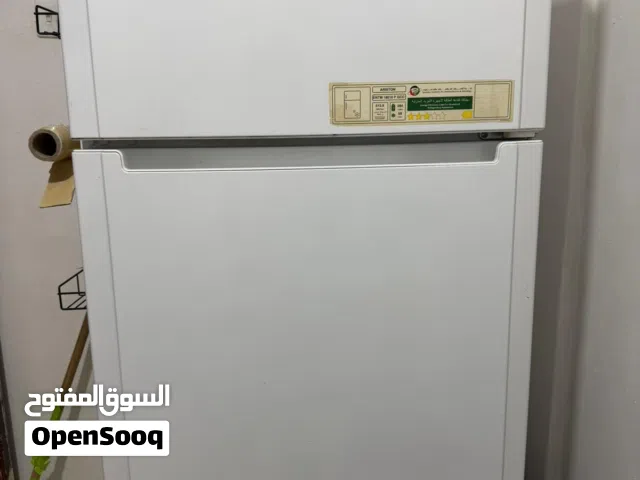 ثلاجة اريستون مستعمل كالجديد البيع للسفر