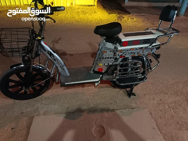 دراجة كهربائية لون سلفر تطبيق جديد بطارية 72/22 جوردن شيفرا الأصلية كفالة فوق 50 كيلو