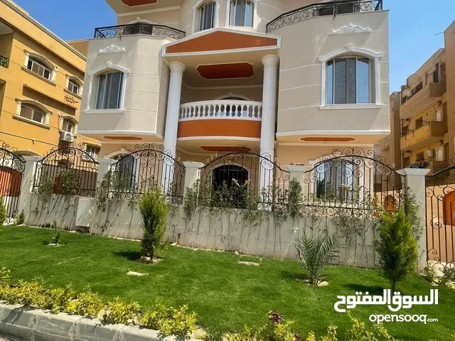 600 m2 More than 6 bedrooms Villa for Rent in Giza 6th of October