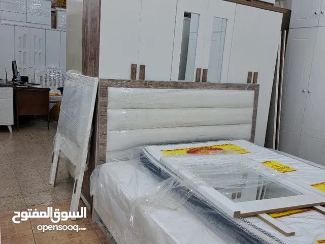 غرف نوم جديده بسعر مناسب ومعقول  كما يوجد لدينا غرف اطفال  ويوجد لدينا مراتب طبي وسوسته على حسب الطل