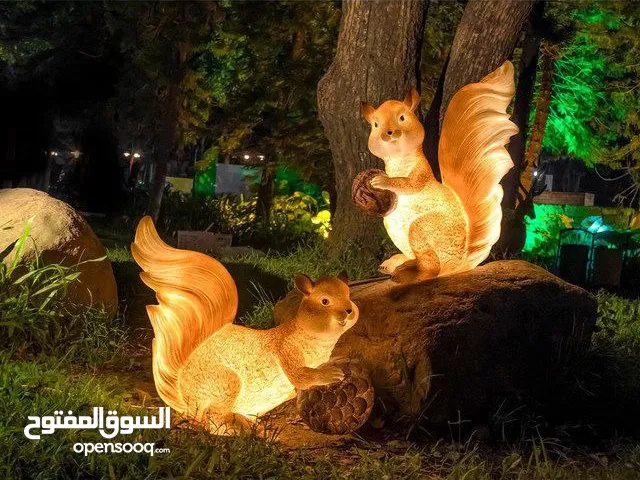 تمثال السنجاب بالحجم الكبير موجود في وضعيتين مميزتين مقاوم للمطر والشمس يدوم طويلا بلا بهتان
