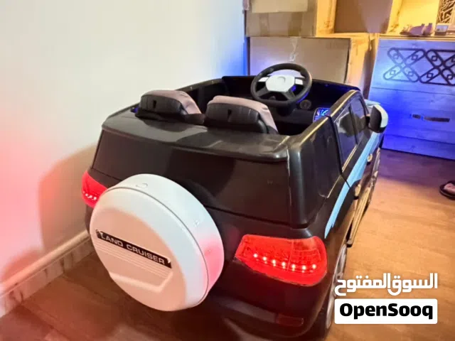 سيارة لاند كروزر بحالة الوكالة وبسعر مغري