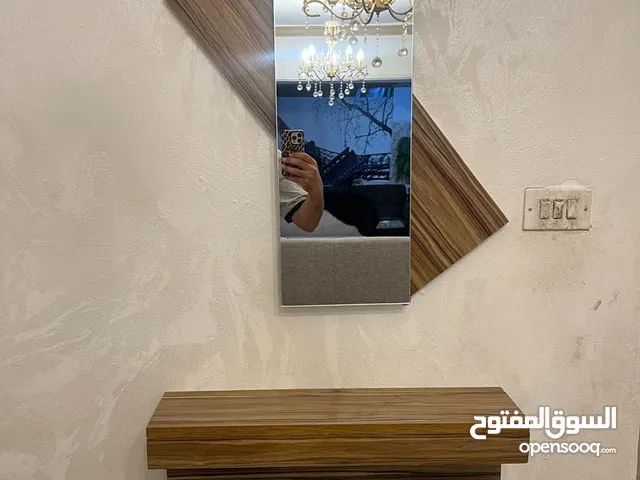 طاولة تلفزيون جميلة ذات شكل ديكوري + مرآة مدخل مميزة وعصرية بسعر مميز