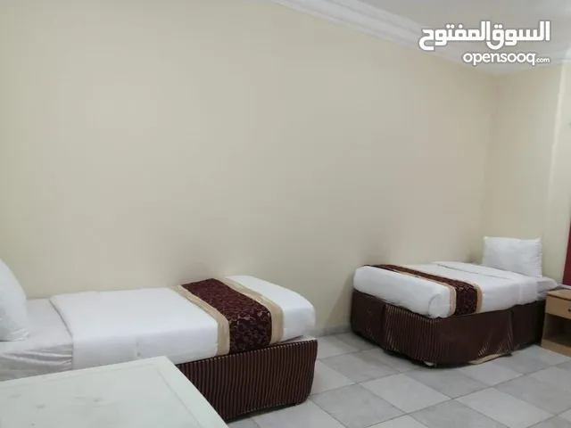 متاح عمارة 462 حمامات خاصه لكل غرفة كما يوجد بالعمارة مسجد وقاعة طع