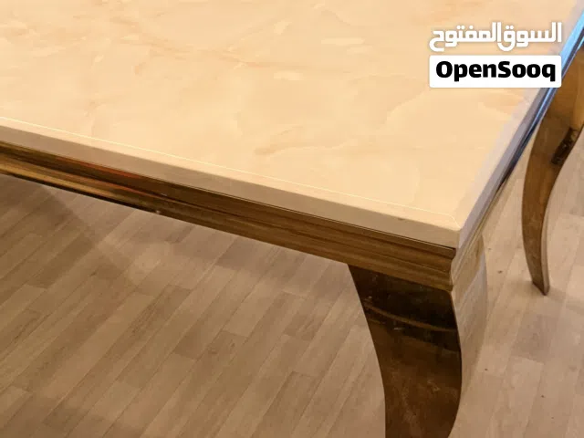 طاولة الطعام